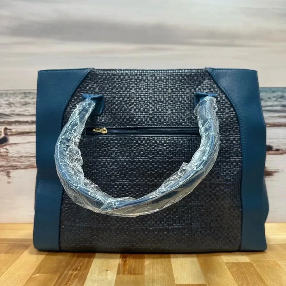 PINK HALEY BLUE  MEDIUM SIZE SPACIOUS HAND BAG - Picture 7 of 10